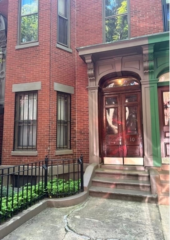 Primary Photo - 10 Wellington St
