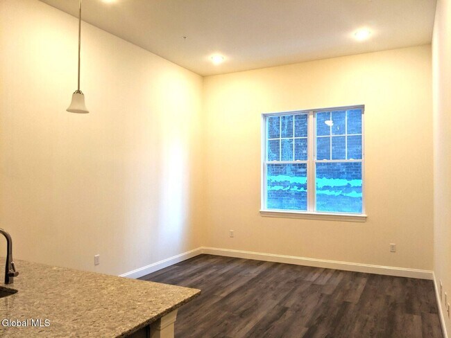 Foto del edificio - 12 White St