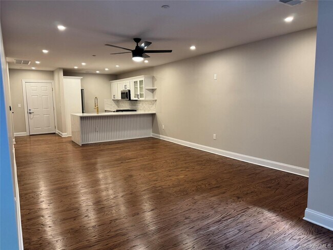 Building Photo - 3111 Leeward Dr