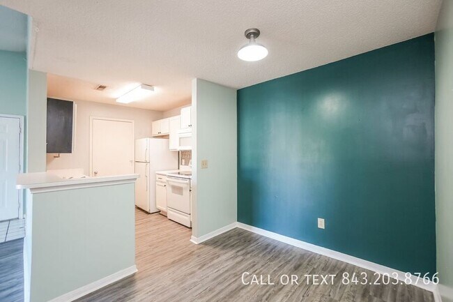 Foto del edificio - 2011 N Hwy 17