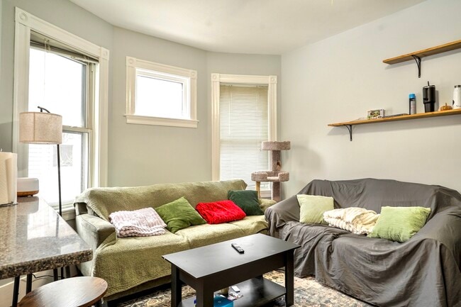 Building Photo - 108 Hillside St