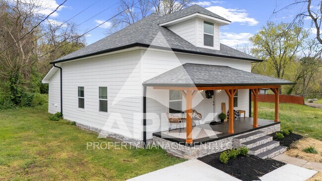 Foto del edificio - Stunning 4 Bd -3 Ba Single Family Home in ...