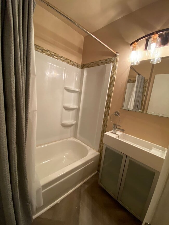 Building Photo - MOST AFFORDABLE: Blue River condo! Great l...