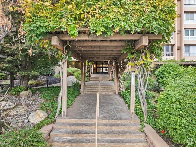 Main entrance - 1700 Civic Center Dr