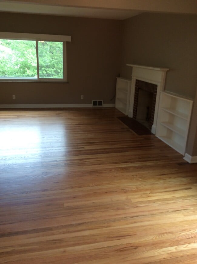 Livingroom - 20 Chalfonte Pl