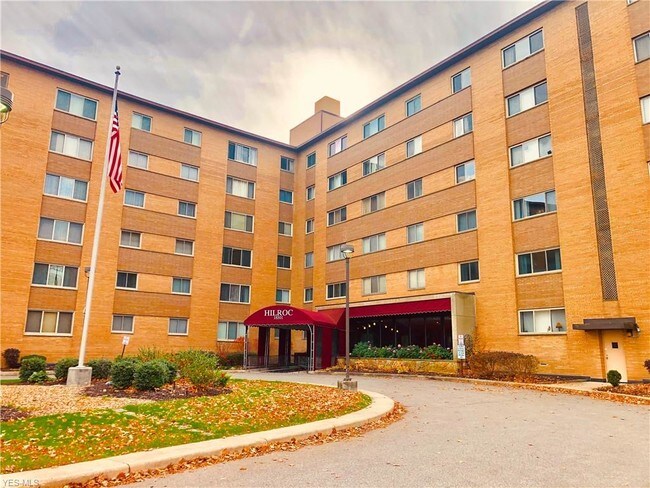 Foto del edificio - 18501 Hilliard Blvd