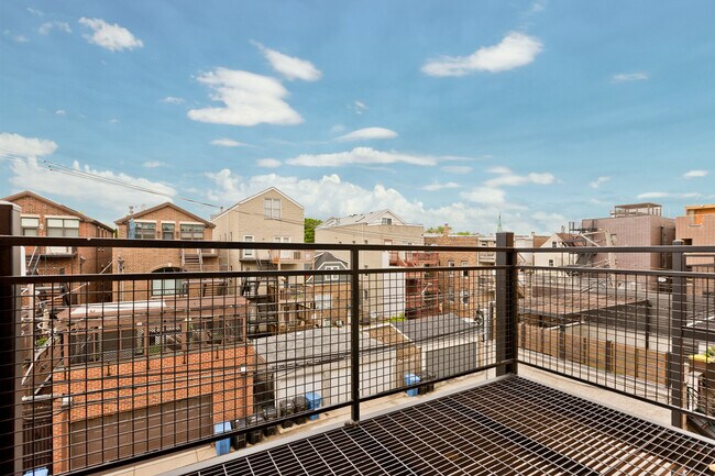 Foto del edificio - 2725 N Ashland Ave