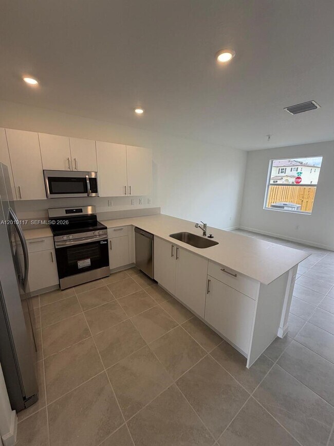 Foto del edificio - 2643 SE 27th St