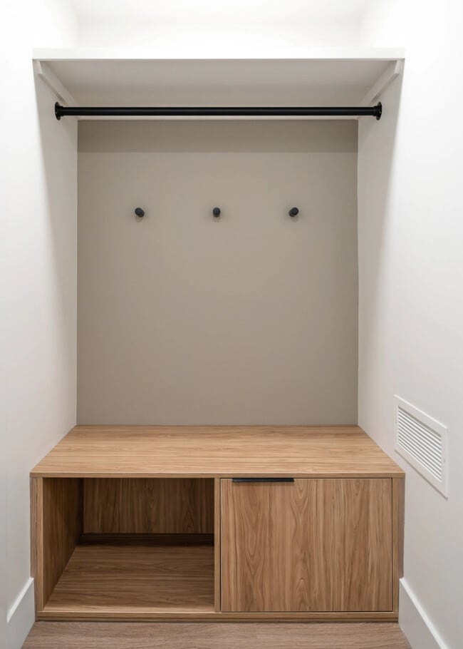 2BT6-SE - Entry - UXBorough Living