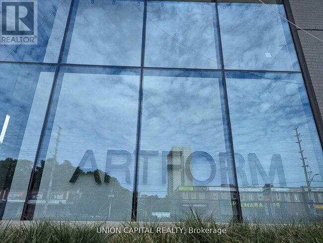 Building Photo - 86 Dundas St E