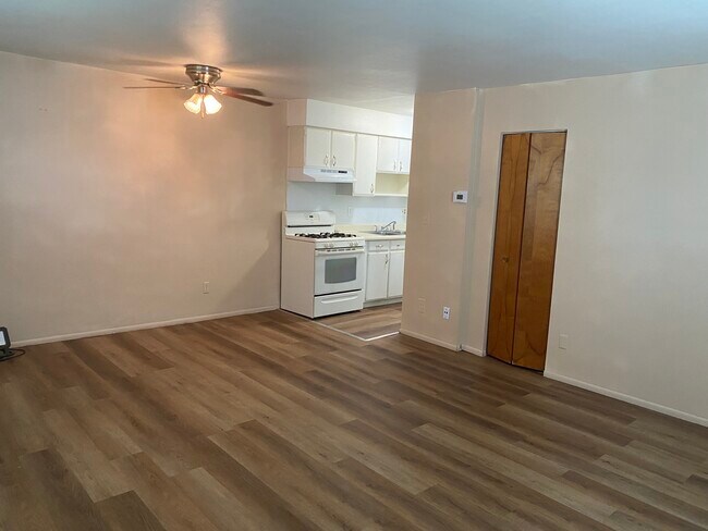 imagen tomada del mismo edificio, apartamento diferente - 47129 Jefferson Ave