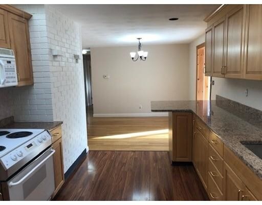Building Photo - 7 Brookdale Ln