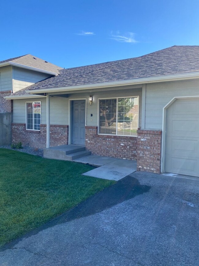 Building Photo - 1000 Speyers Rd