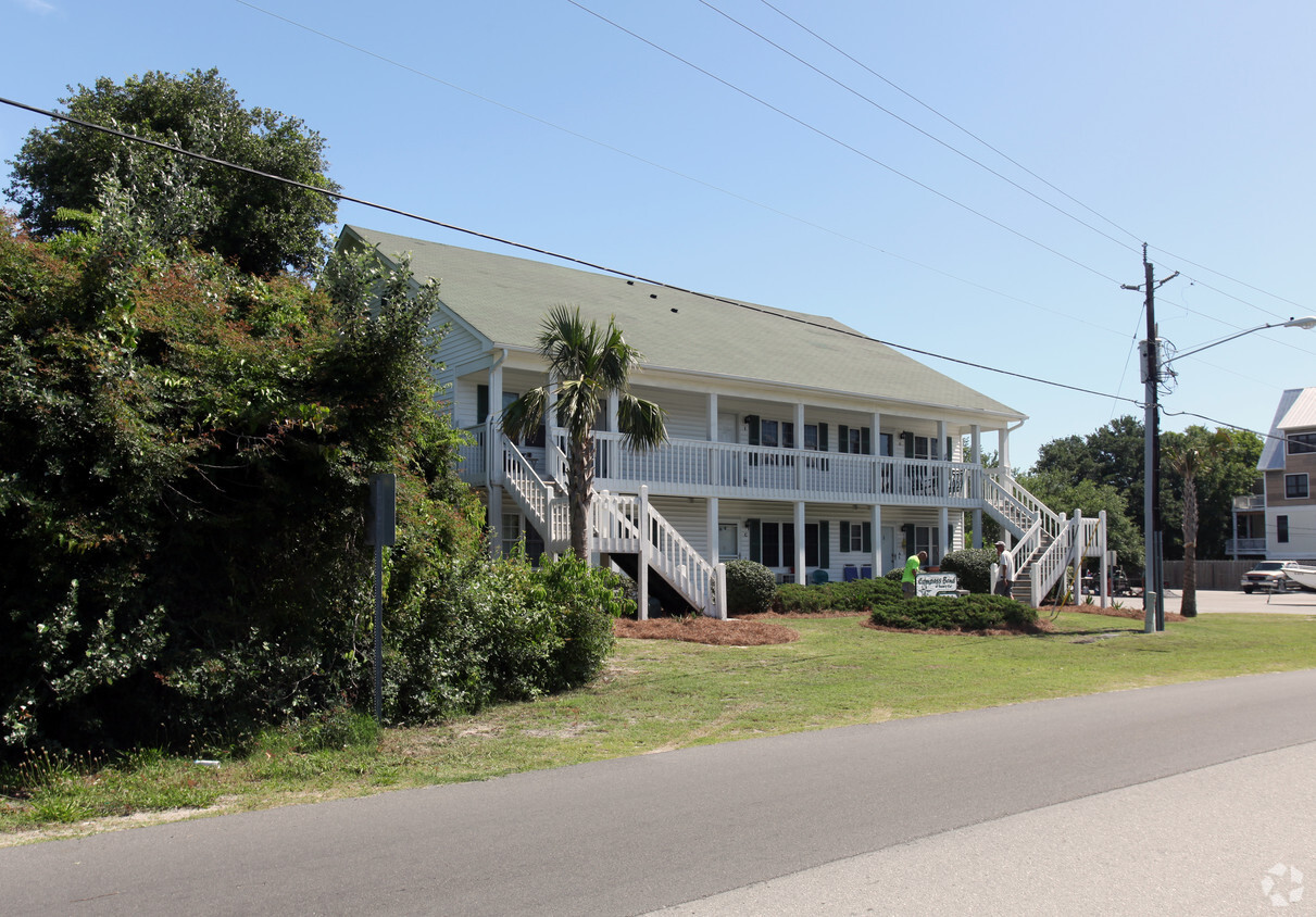 Building Photo - Compass Bend