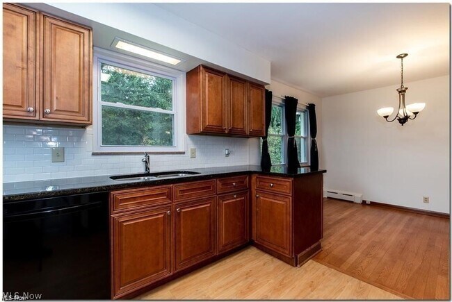 Foto del edificio - 7812 Snowville Rd