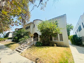 Building Photo - 114 S Sycamore Ave