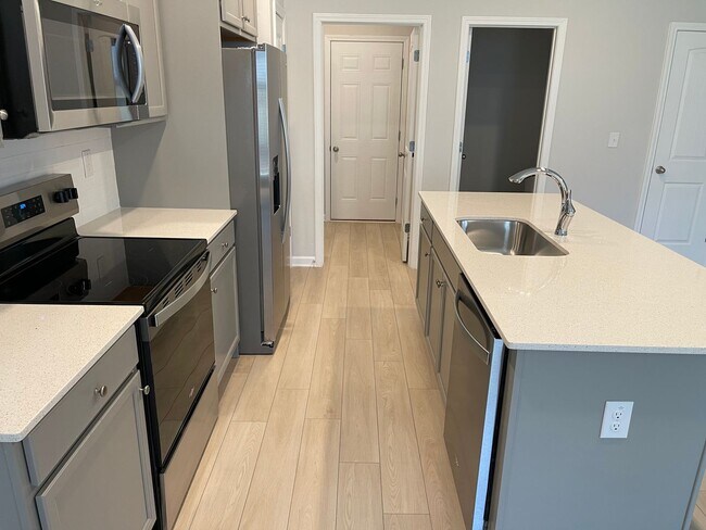 Foto del edificio - Brand NewTownhome In Opelika!