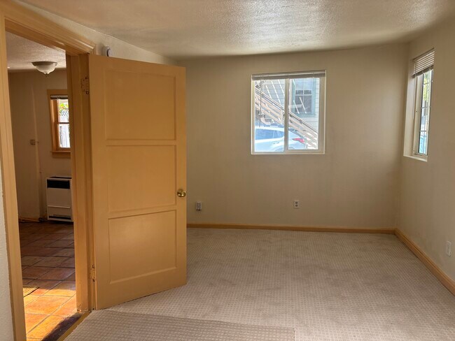 Foto del edificio - 2308 Woolsey St