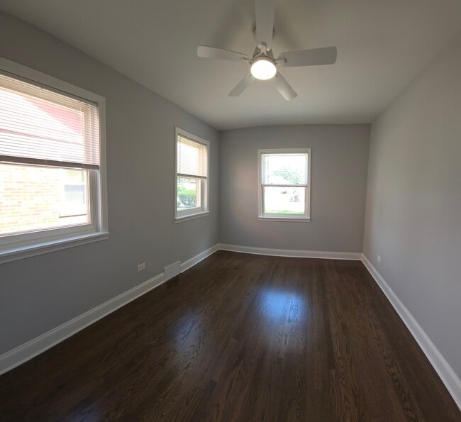 Two bedrooms first floor - 2103 S 20th Ave