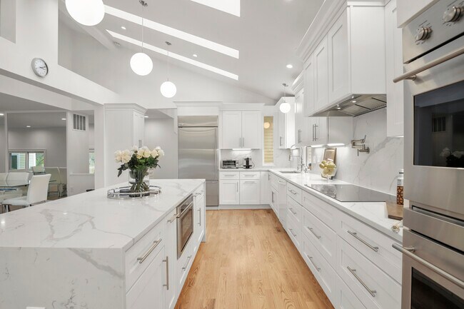Building Photo - 11 Parade Ground Ct
