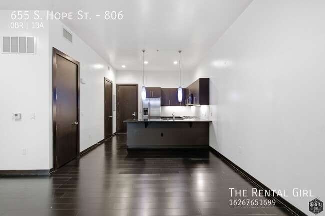 Building Photo - 655 S Hope St