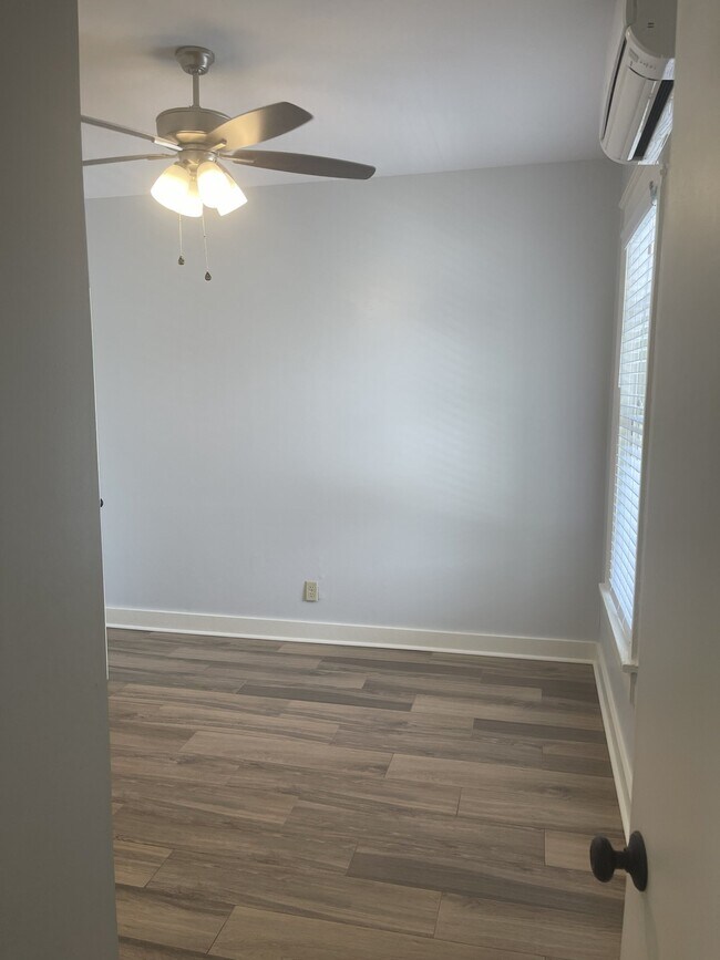 Foto del edificio - 515 E 8th St