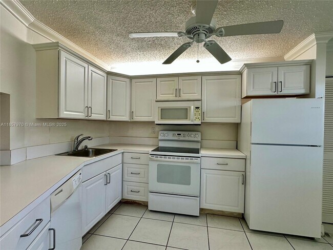 Foto del edificio - 1750 NE 191st St