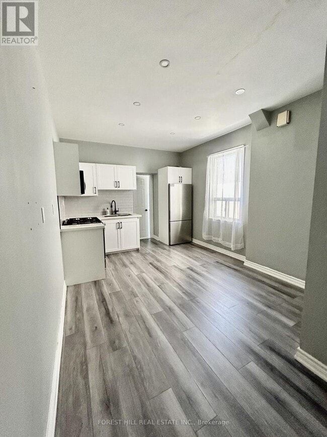Building Photo - 32 Earlscourt Ave