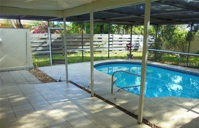 Foto del edificio - Stunning 4-Bedroom Pool Home in Desirable ...