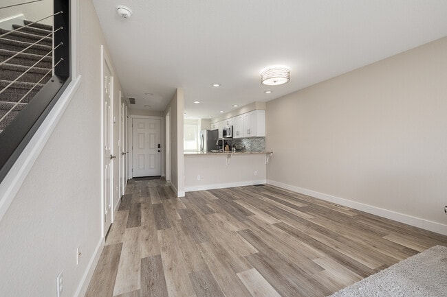 Building Photo - 1927 S Teal Ln