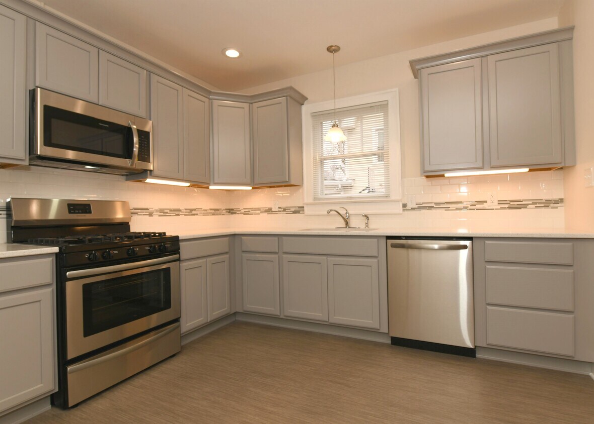 Kitchen - 110 E 51st St