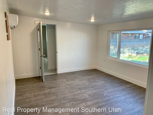 Building Photo - 3 br, 2 bath House - 332 S 200 W