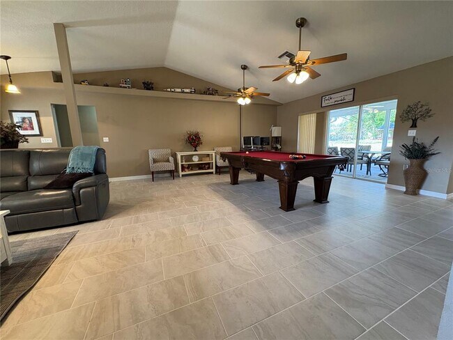 Foto del edificio - 22941 Leafwood Ct