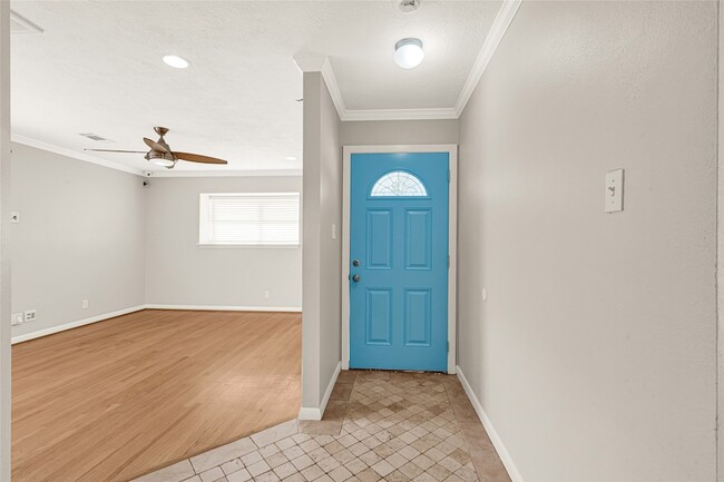 Building Photo - 9927 Southport Dr