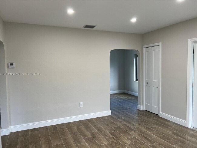 Building Photo - 1134 SW 12th Ct