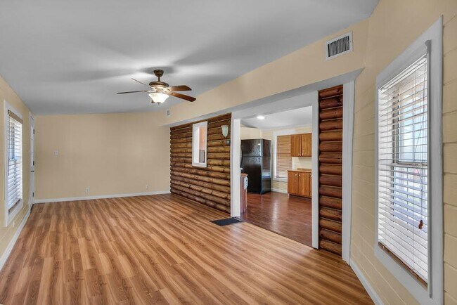 Building Photo - 2832 Allison Ave