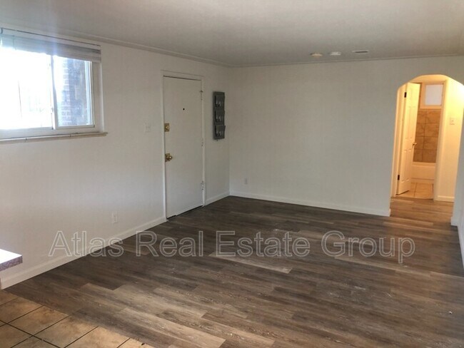 Building Photo - 2716 Grove St