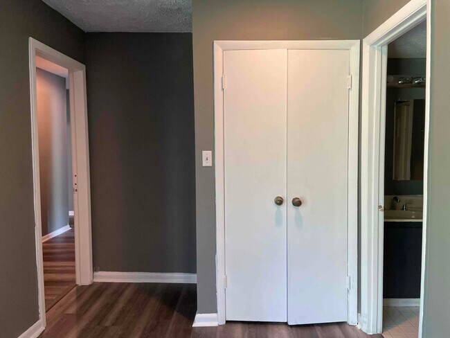 Building Photo - 6272 Aquarius Dr