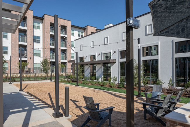 Foto del edificio - 16304 Farm to Market Rd 1325