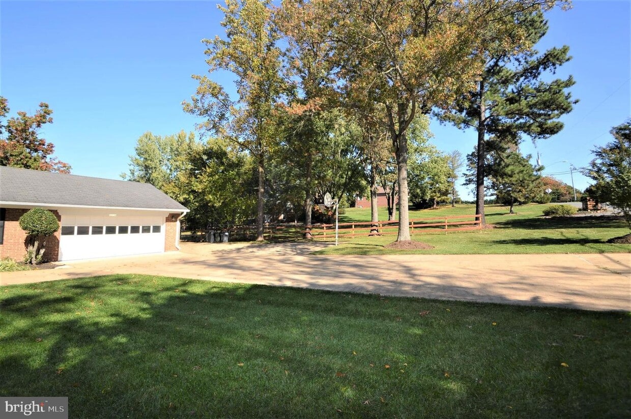 12614 Oxon Rd, Herndon, VA 20171 House Rental in Herndon, VA