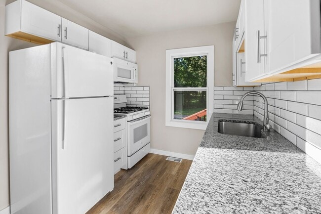 Building Photo - Adorable 2 bedroom 1 bath home