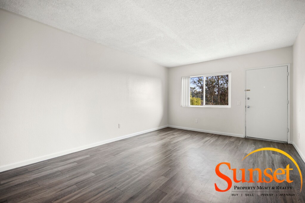 Living Room - 1855 Bayview Heights Dr