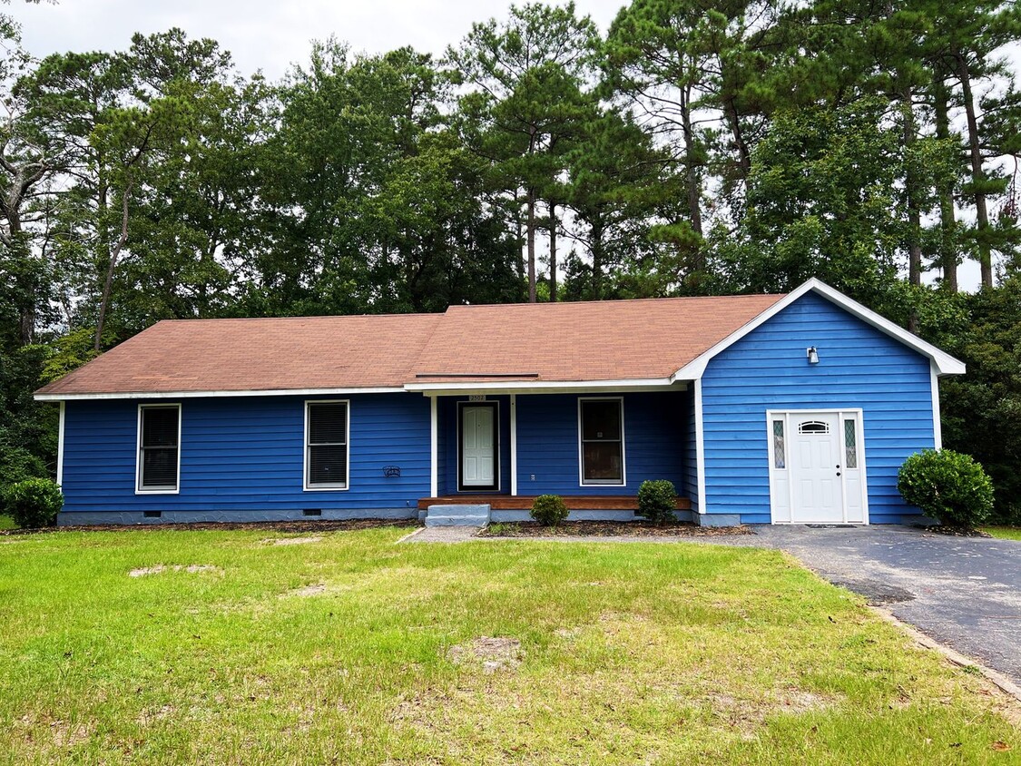 Primary Photo - Fully Renovated 3 Bedroom / 2 Bathroom GEM...