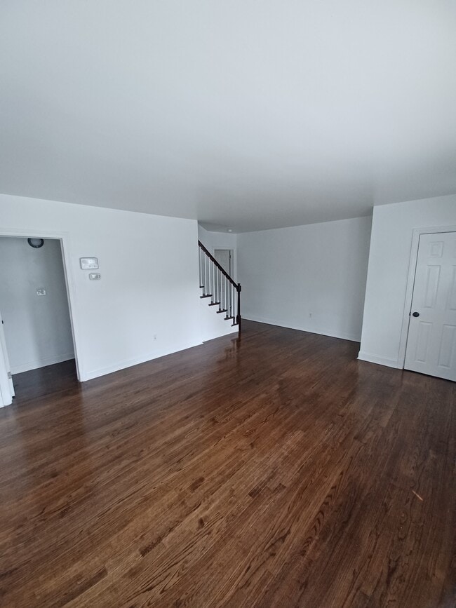 Building Photo - 1646 Heathfield Rd