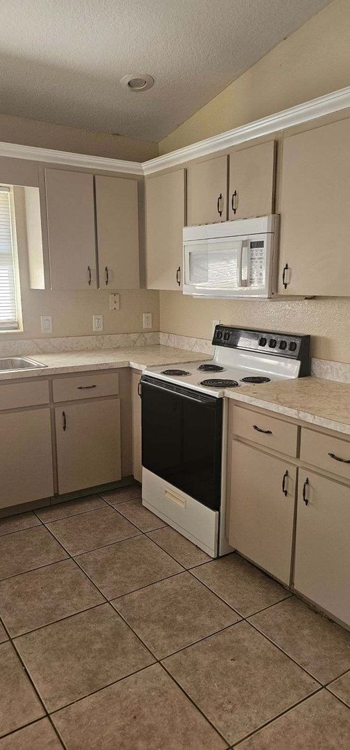 Foto del edificio - Three bedroom two bath - West Lakeland