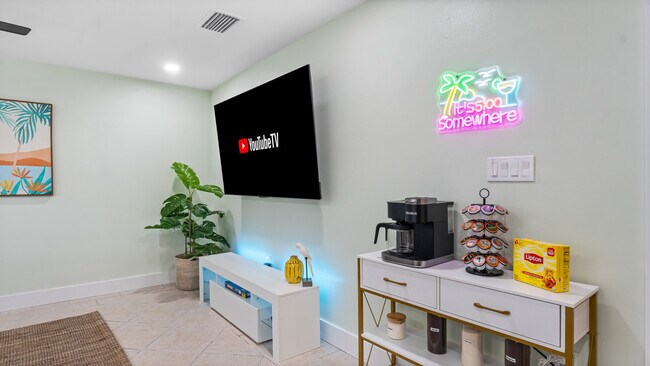 Foto del edificio - 79 S Brevard Ave