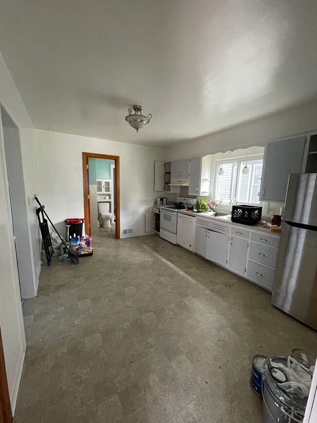 Kitchen - 123 Washington St