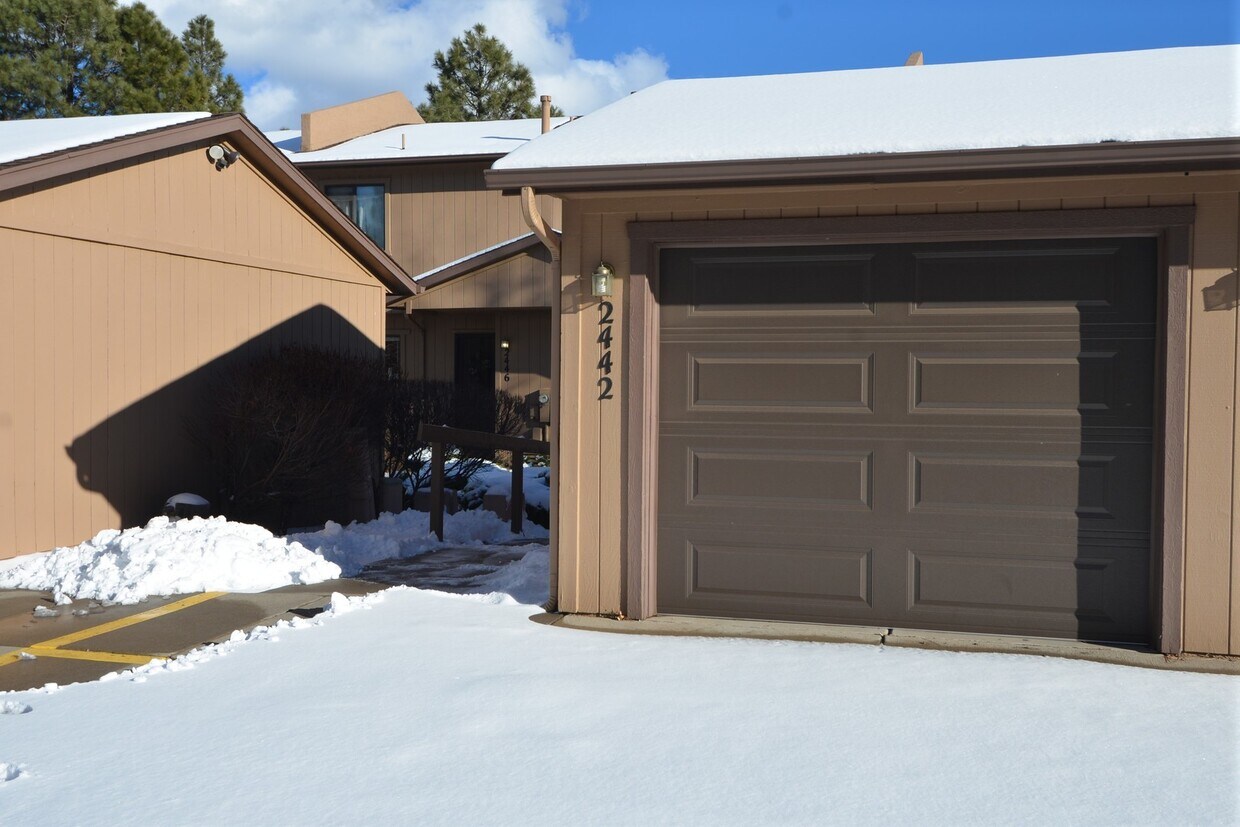 Foto principal - 3 Bedroom Townhome for Rent!