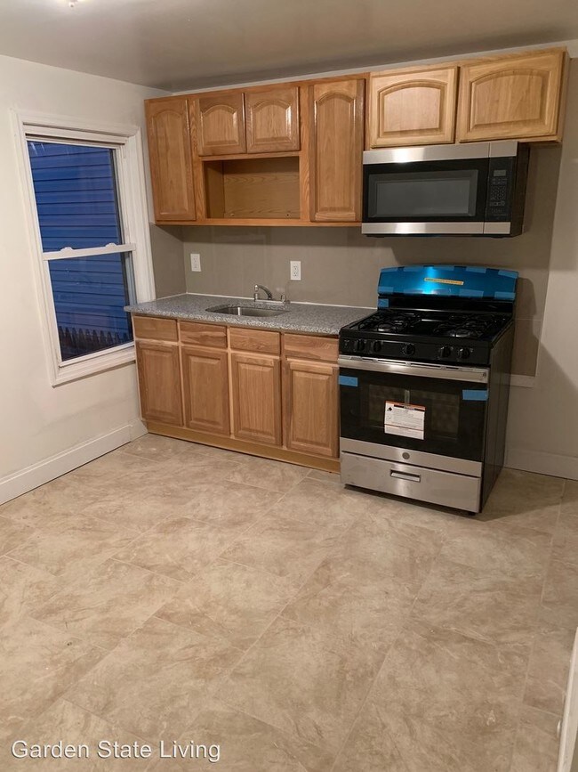 Building Photo - 3 br, 1 bath House - 259 S 18th St