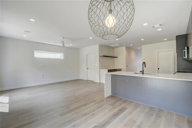 Foto del edificio - 3703 Grayson Ln